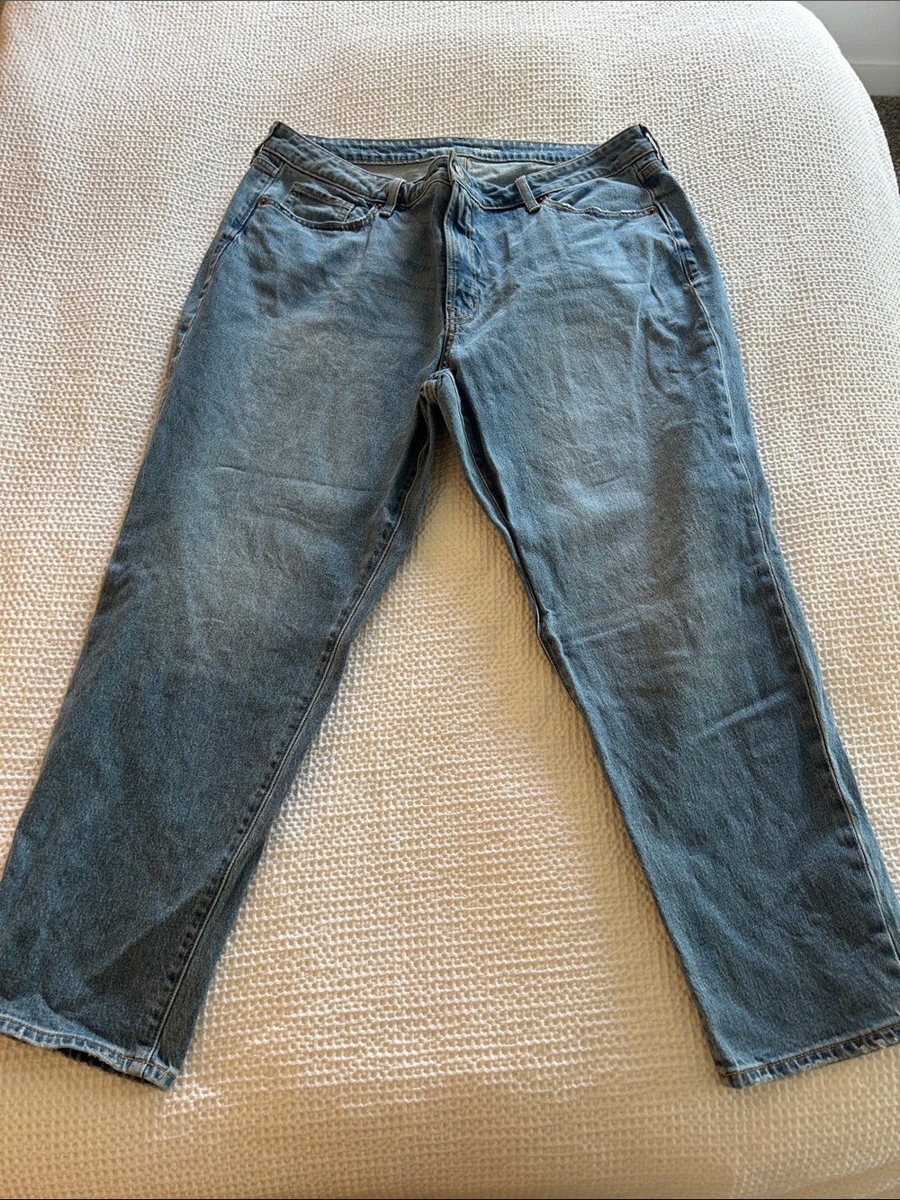 Old Navy Women's Straight Jeans in Washed Blue